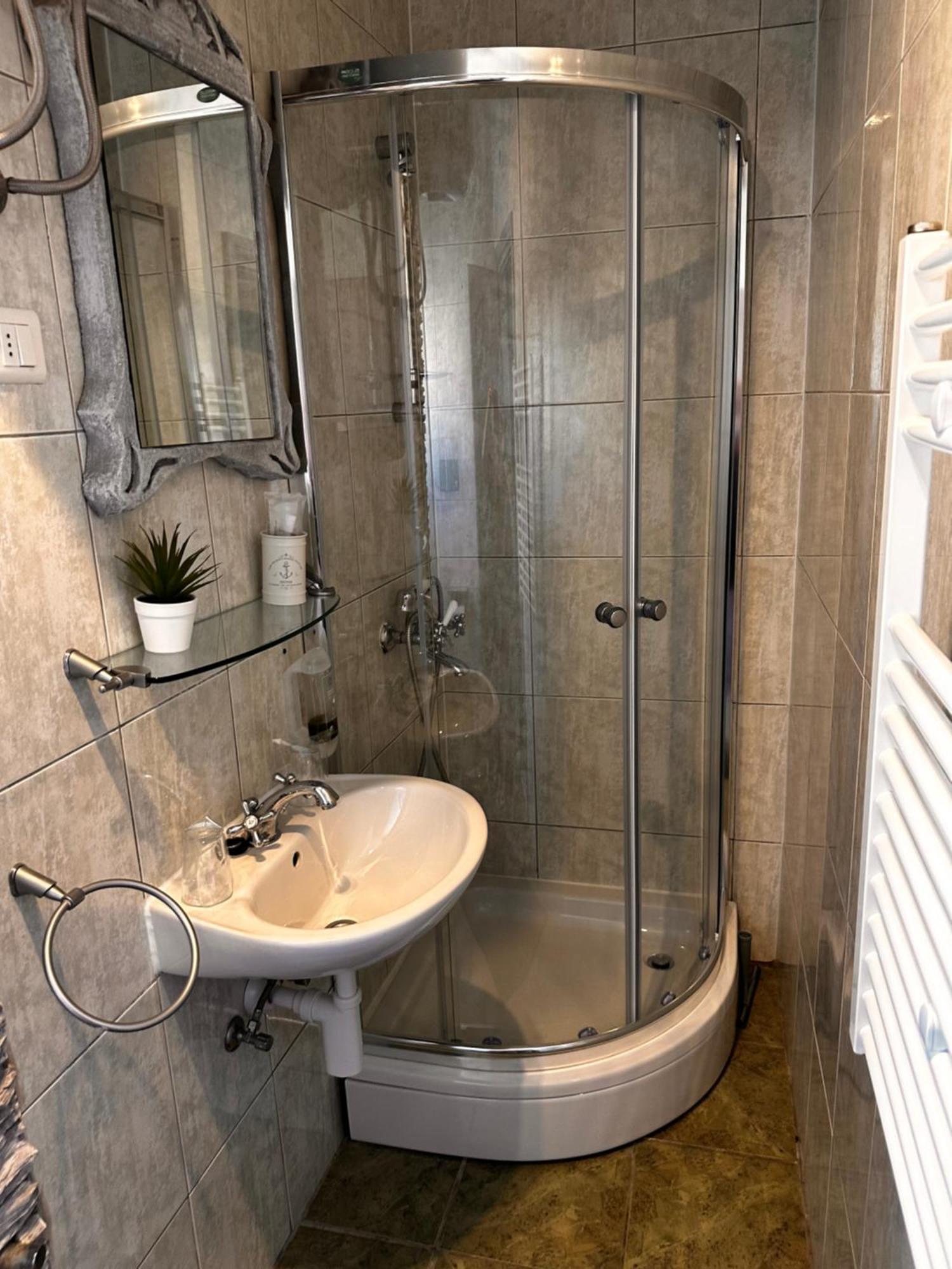 XIV Century Rooms Kastela Bilik gambar