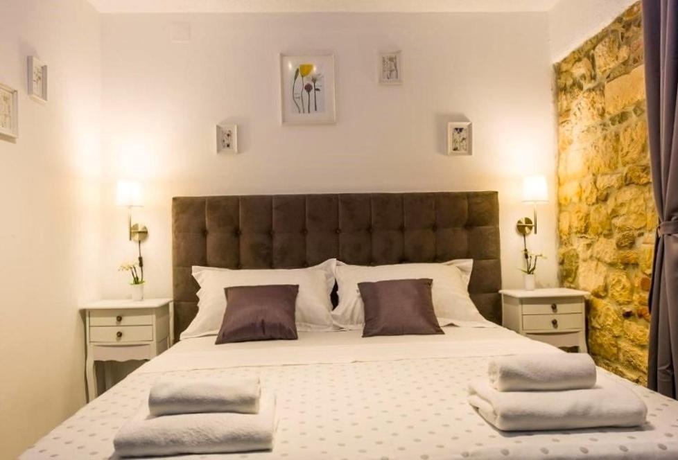 XIV Century Rooms Kastela Luaran gambar