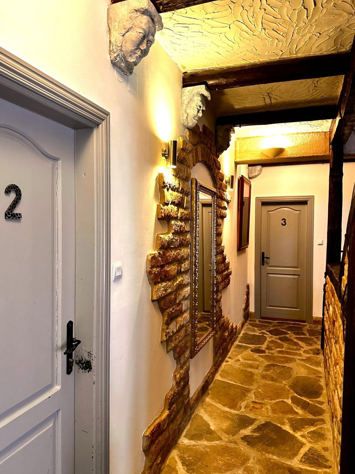 XIV Century Rooms Kastela Luaran gambar