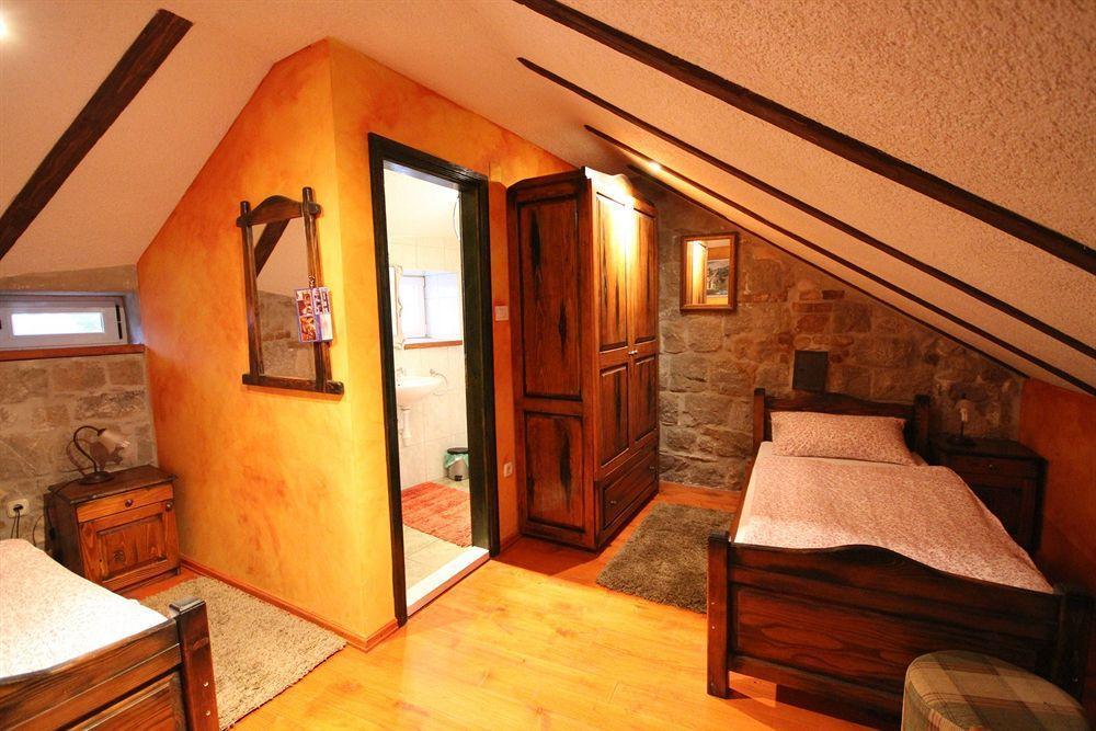 XIV Century Rooms Kastela Luaran gambar