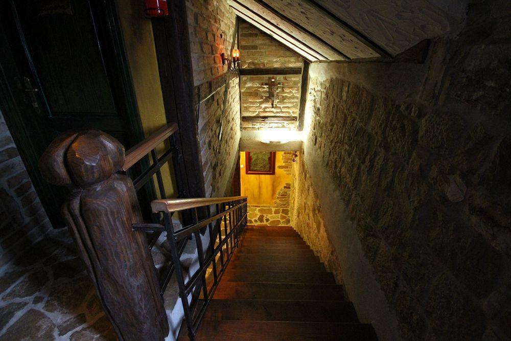 XIV Century Rooms Kastela Luaran gambar