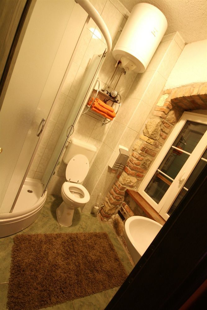 XIV Century Rooms Kastela Luaran gambar