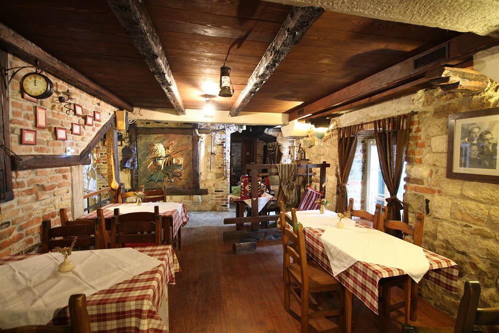 XIV Century Rooms Kastela Luaran gambar