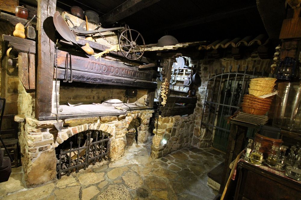 XIV Century Rooms Kastela Luaran gambar