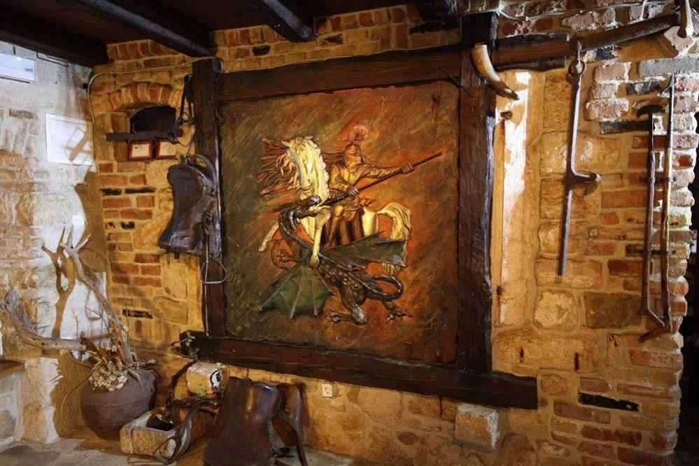XIV Century Rooms Kastela Luaran gambar