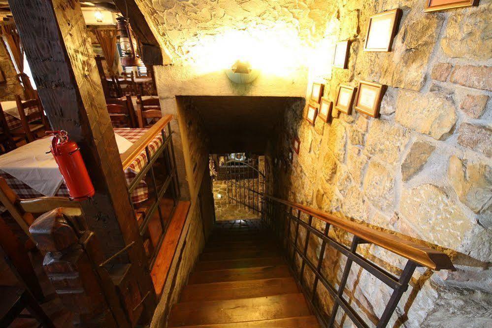 XIV Century Rooms Kastela Luaran gambar